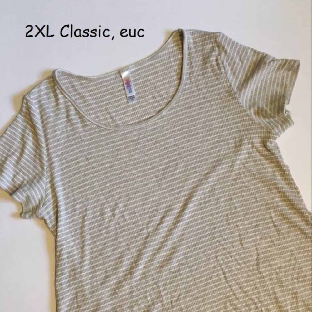 Shrunk - Fits like a large! 2XL Lularoe Classic T beige and white stripes ribbed